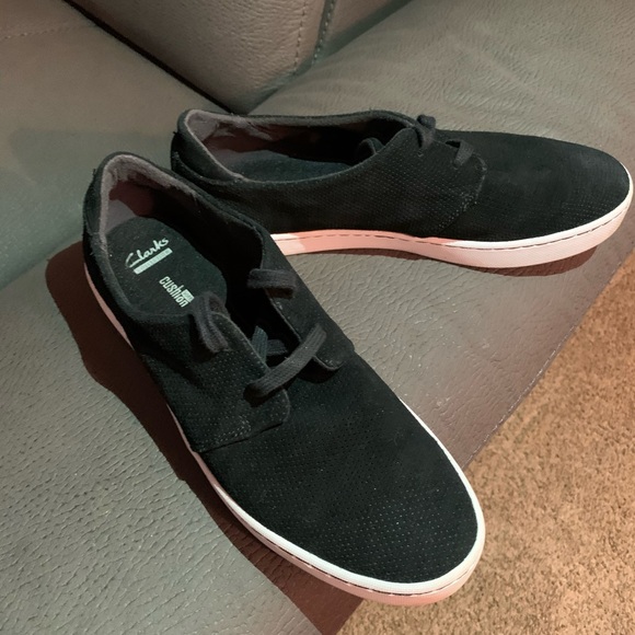 Women’s Sneakers - Picture 3 of 4